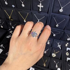 Elegant Silver Ring with Clear Gemstone